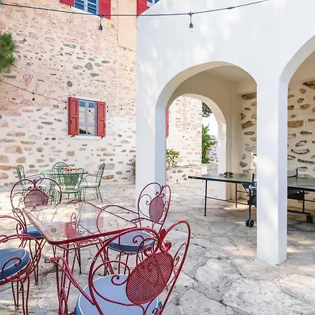 Gaia - Traditional Stone Holiday home