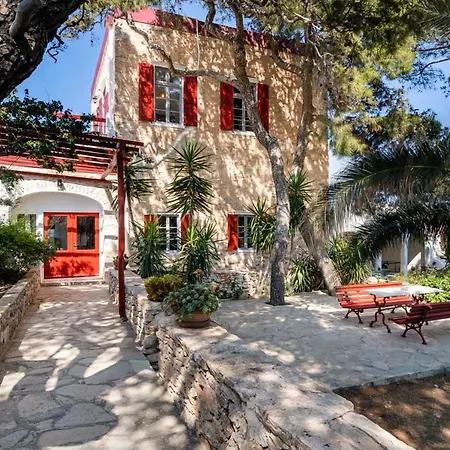 Gaia - Traditional Stone Holiday home Rozia