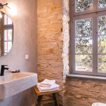 Gaia - Traditional Stone Holiday home