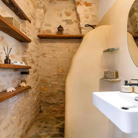Gaia - Traditional Stone Holiday home