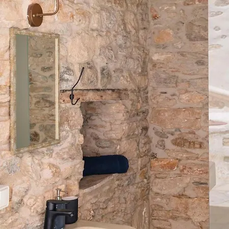 Gaia - Traditional Stone Holiday home *