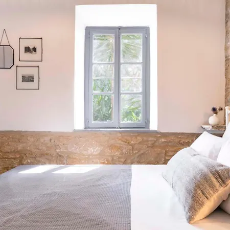 Gaia - Traditional Stone Rozia