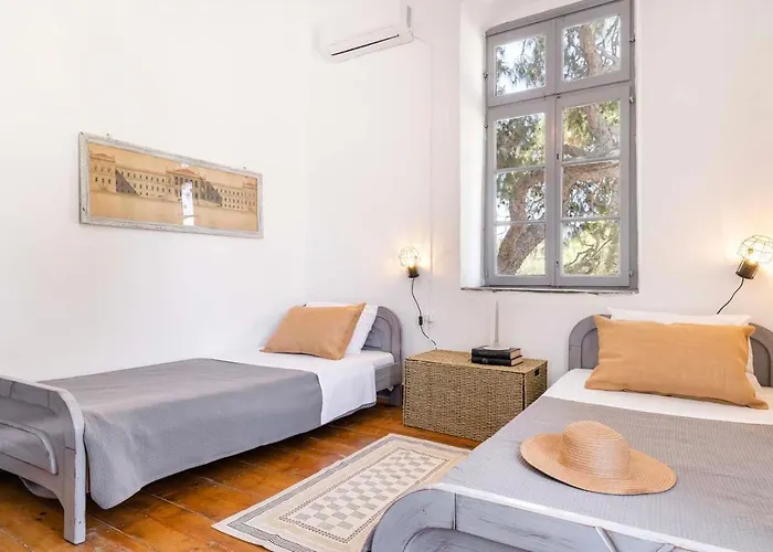 Gaia - Traditional Stone Rozia